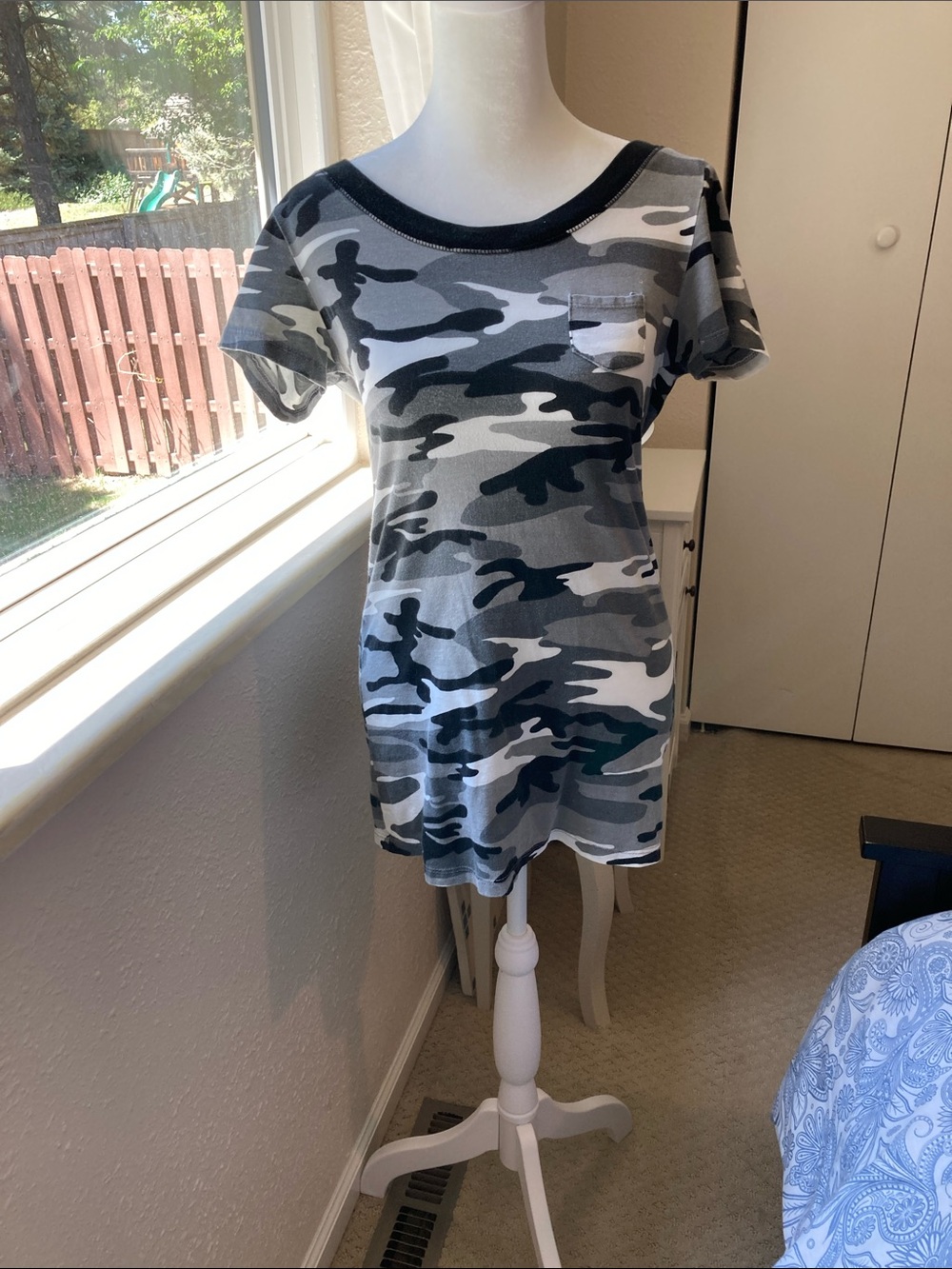 Urban Outfitters Vintage Gray & Black Camo Scoop Neck/Back Tee with Pocket